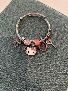 New - Hello Kitty pink charm bracelet